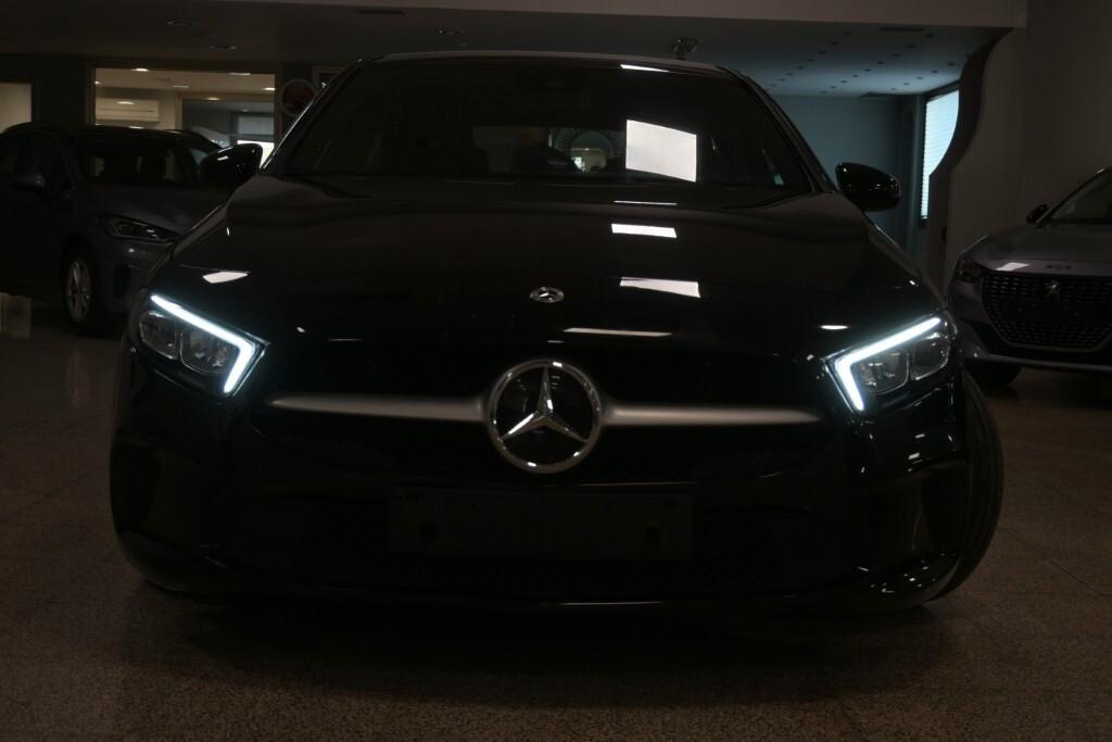 MERCEDES-BENZ A 180D 116CV 6M. BUSINESS SOLUTION ( FARI LED - NAVI PREMIUM - MIRROR - TETTO PANORAMICO APR. - CRUISE - PARK ASSISTANT - TELECAMERA POST. )