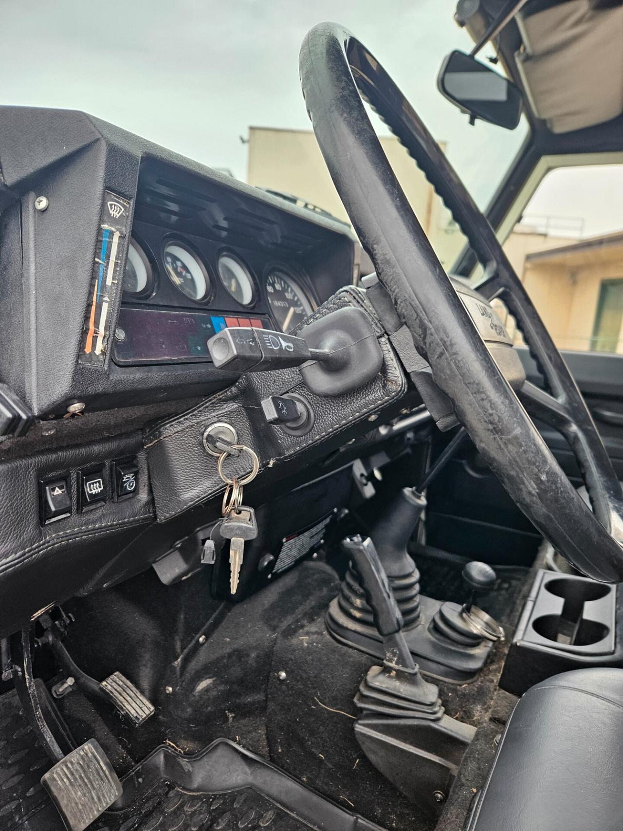 Land Rover Defender 90 turbodiesel Hard-top iscritta ASI