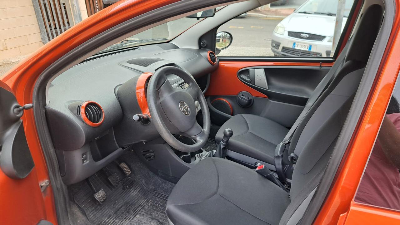 Toyota Aygo 1.0 12V VVT-i 3 porte Orange Connect MMT