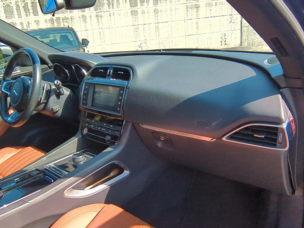 Jaguar F-Pace 2.0 D 180 CV AWD aut. R-Sport