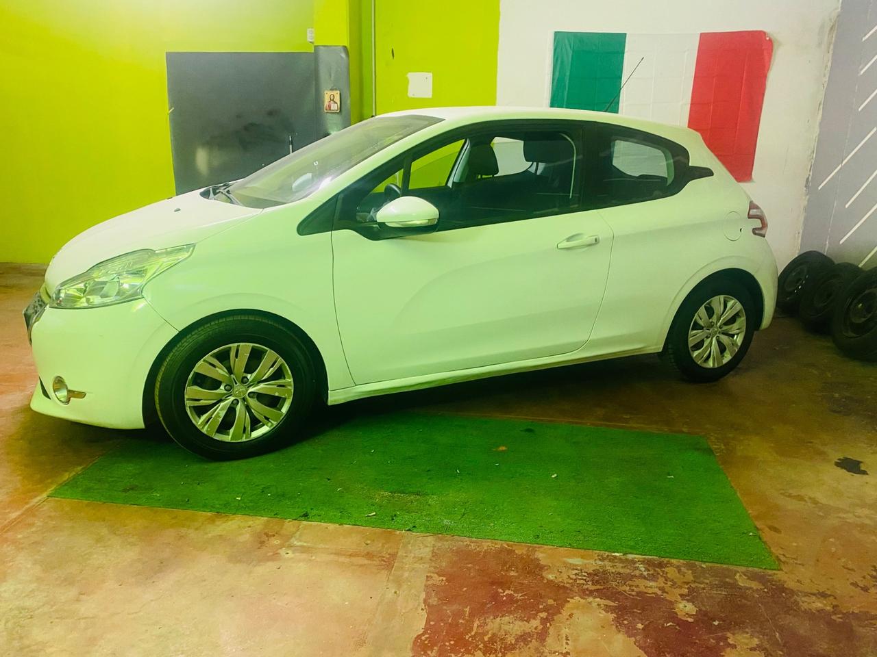 Peugeot 208 1.4 HDi 68 CV 3 porte Allure
