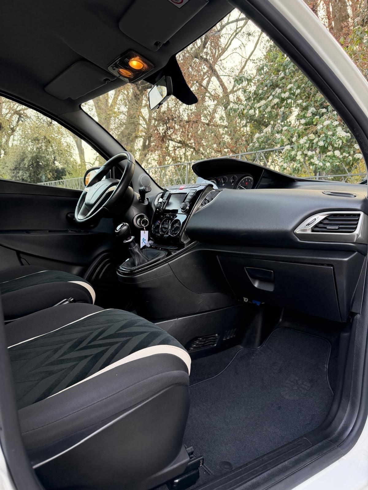 Lancia Ypsilon 1.2 69 CV 5 porte Gold