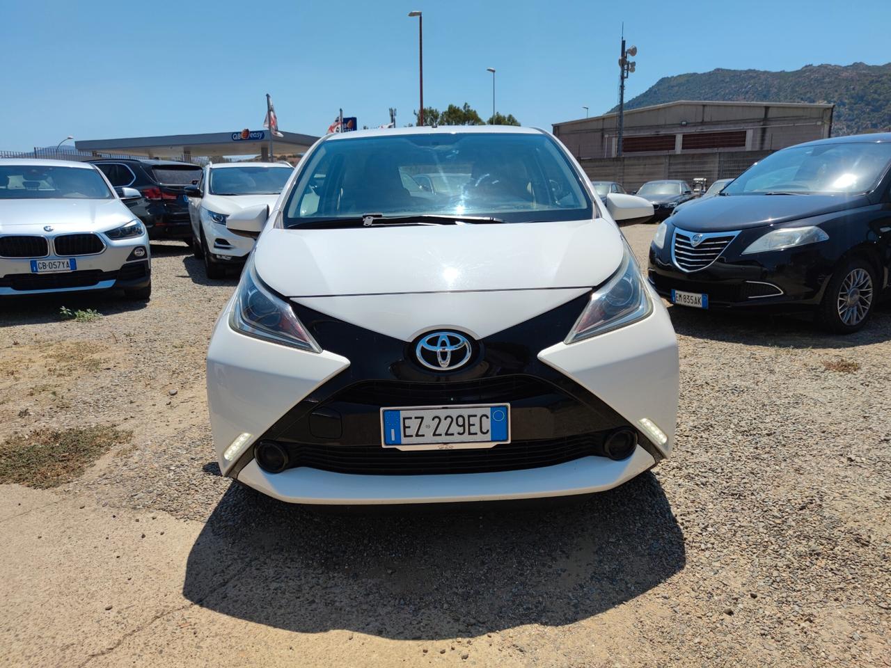 Toyota Aygo 1.0 VVT-i 69 CV 3 porte x-clusiv