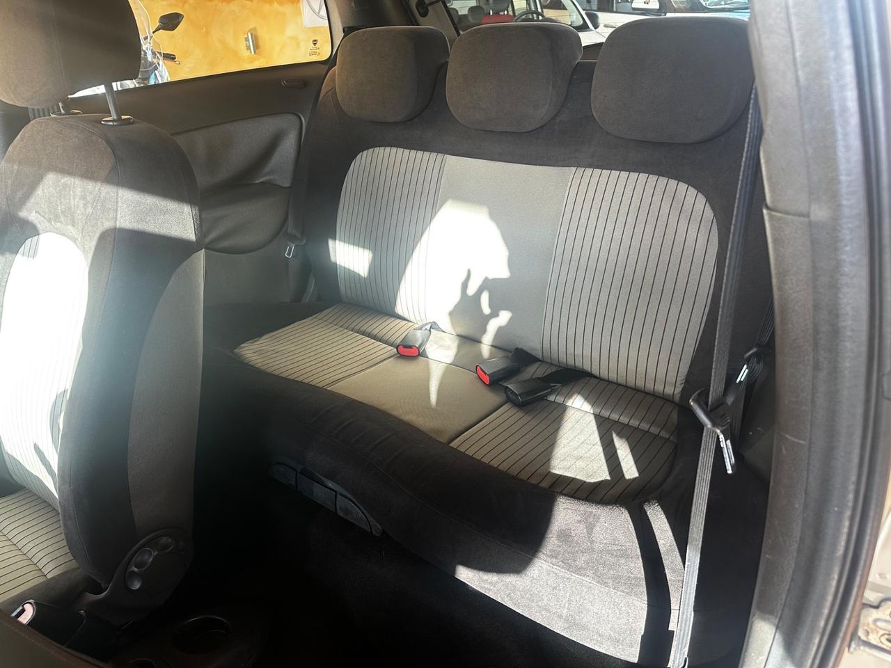 Lancia Ypsilon 1.2 beige metano neopatentati