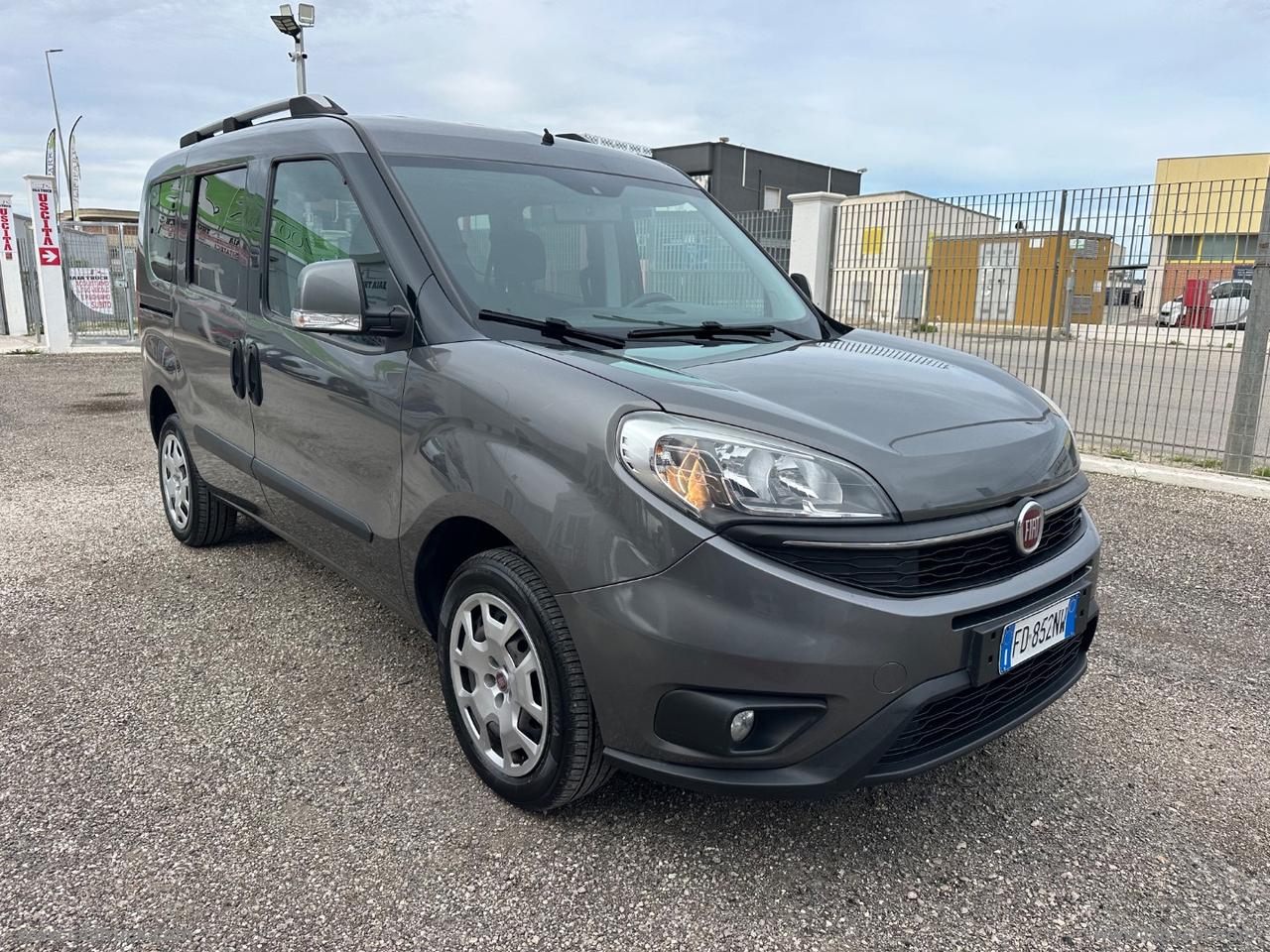 FIAT Doblò 1.4 T-Jet Natural Power Lounge 7 POSTI