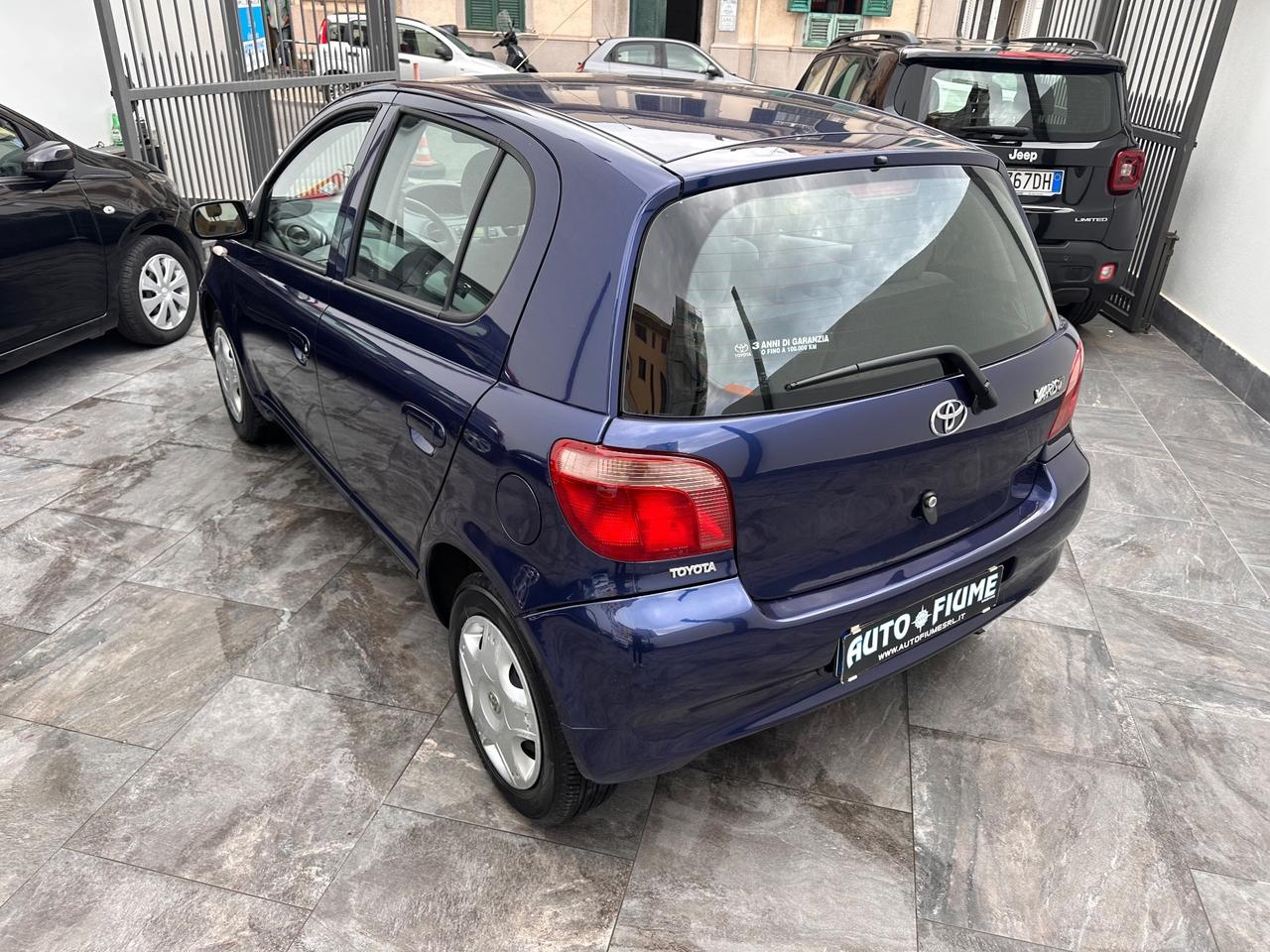 Toyota Yaris 1.0i 16V cat 5 porte Sol