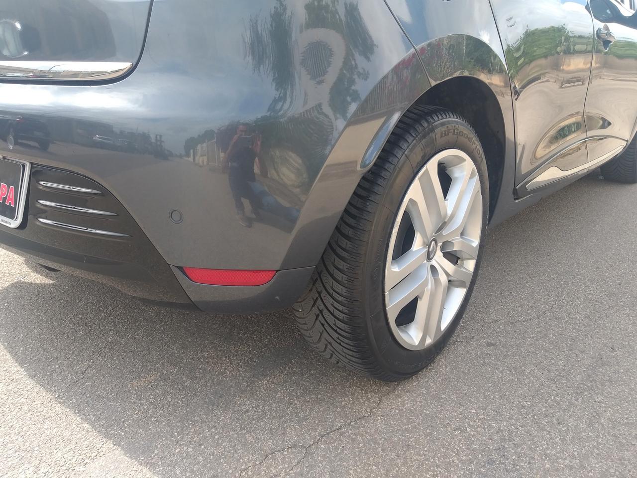 Renault Clio dCi 8V 75 CV Start&Stop 5 porte moschino Duel