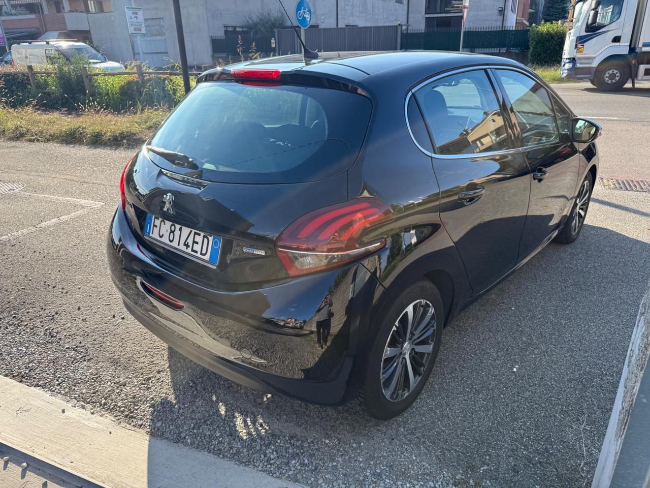 Peugeot 208 cambio automatico benzina