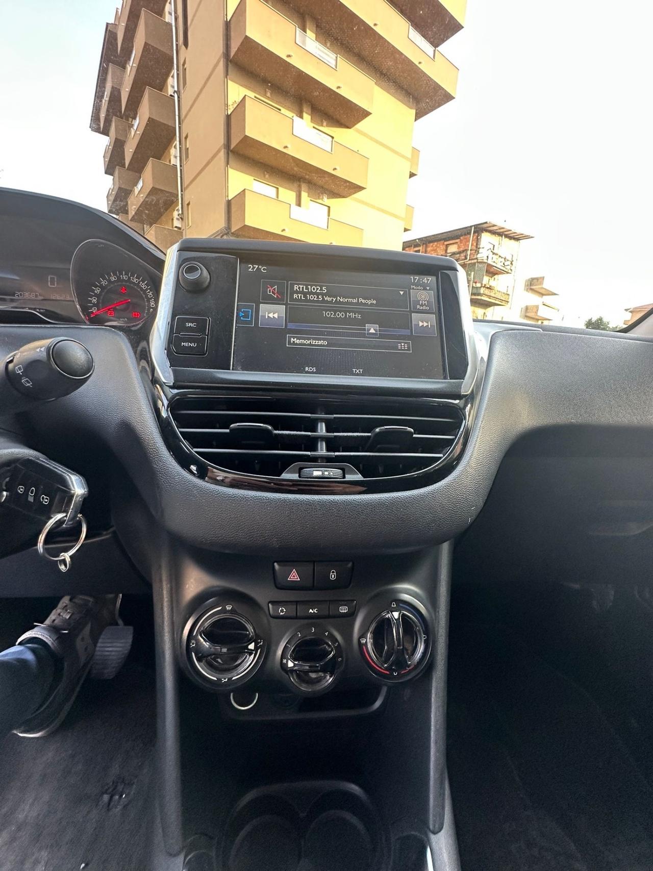 Peugeot 208 1.4 HDi 68 CV 5 porte Allure