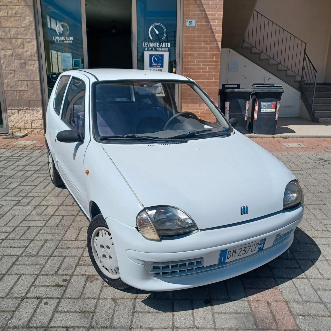 FIAT 600 BEN CONSERVATA TUTTO FUNZIONANTE