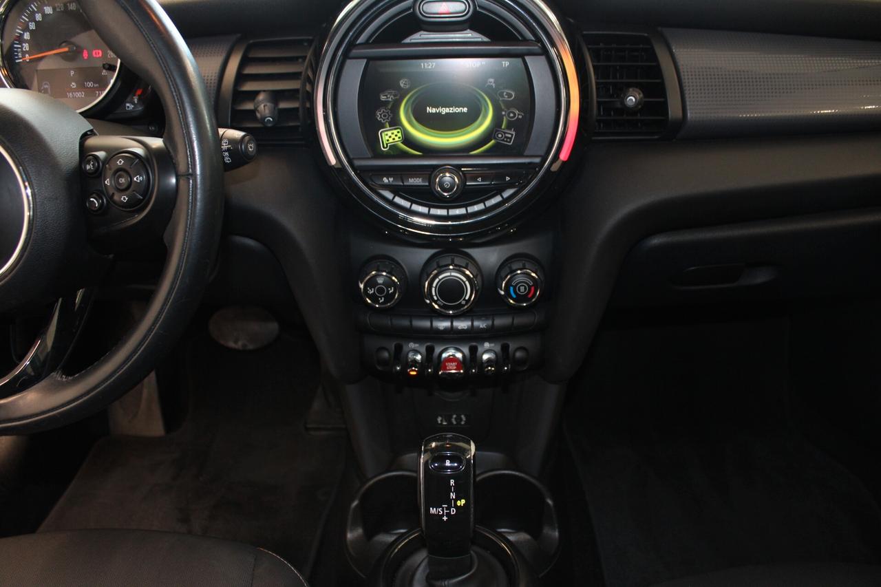 Mini Cooper D IV F55 2018 5p 1.5 Business auto
