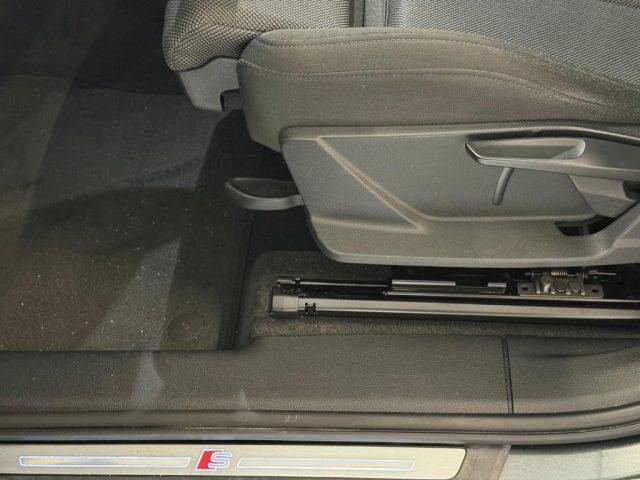 AUDI Q3 35 TDI S line edition