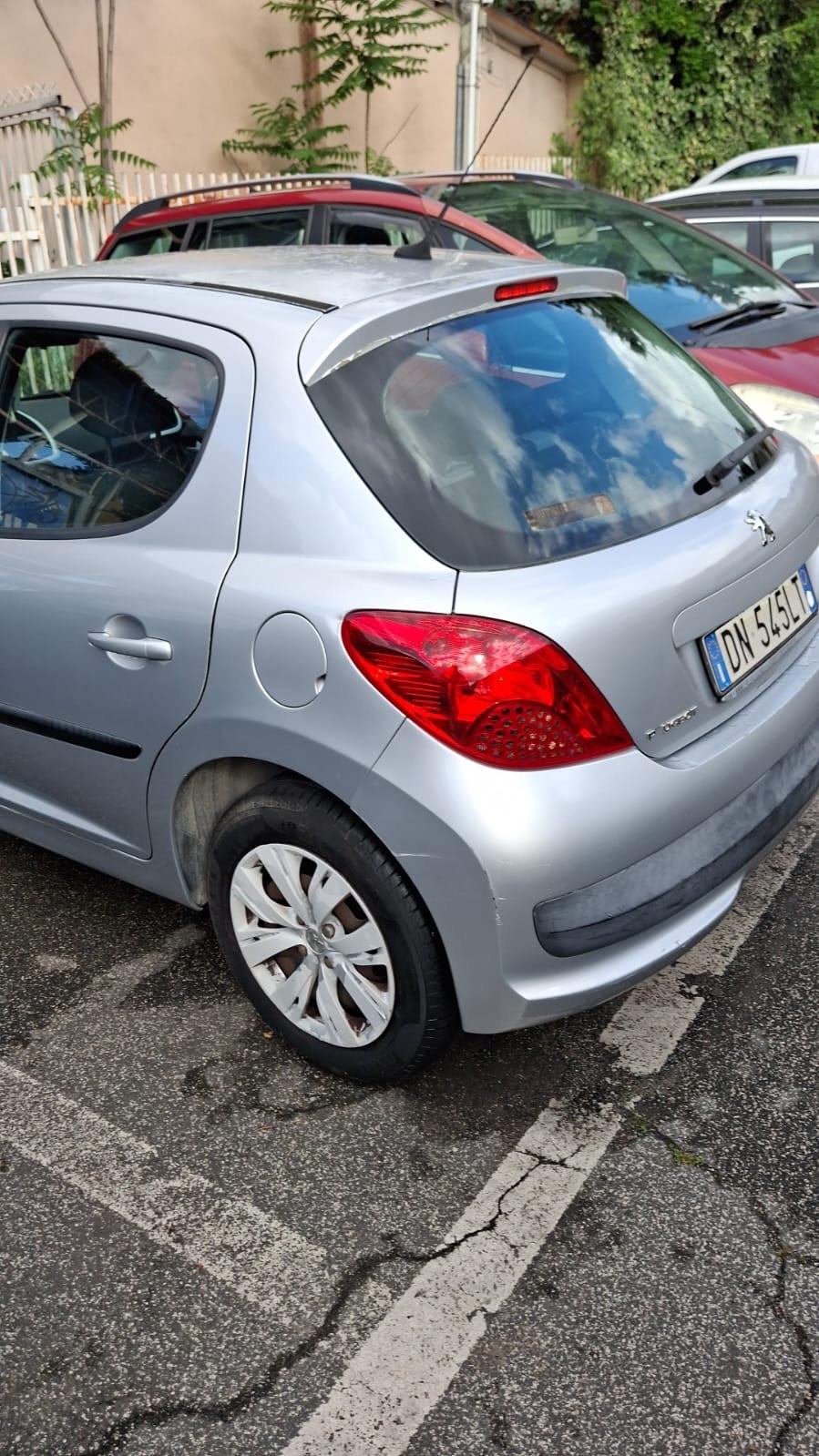 Peugeot 207 1.4 8V 75CV 5p. ONE Line
