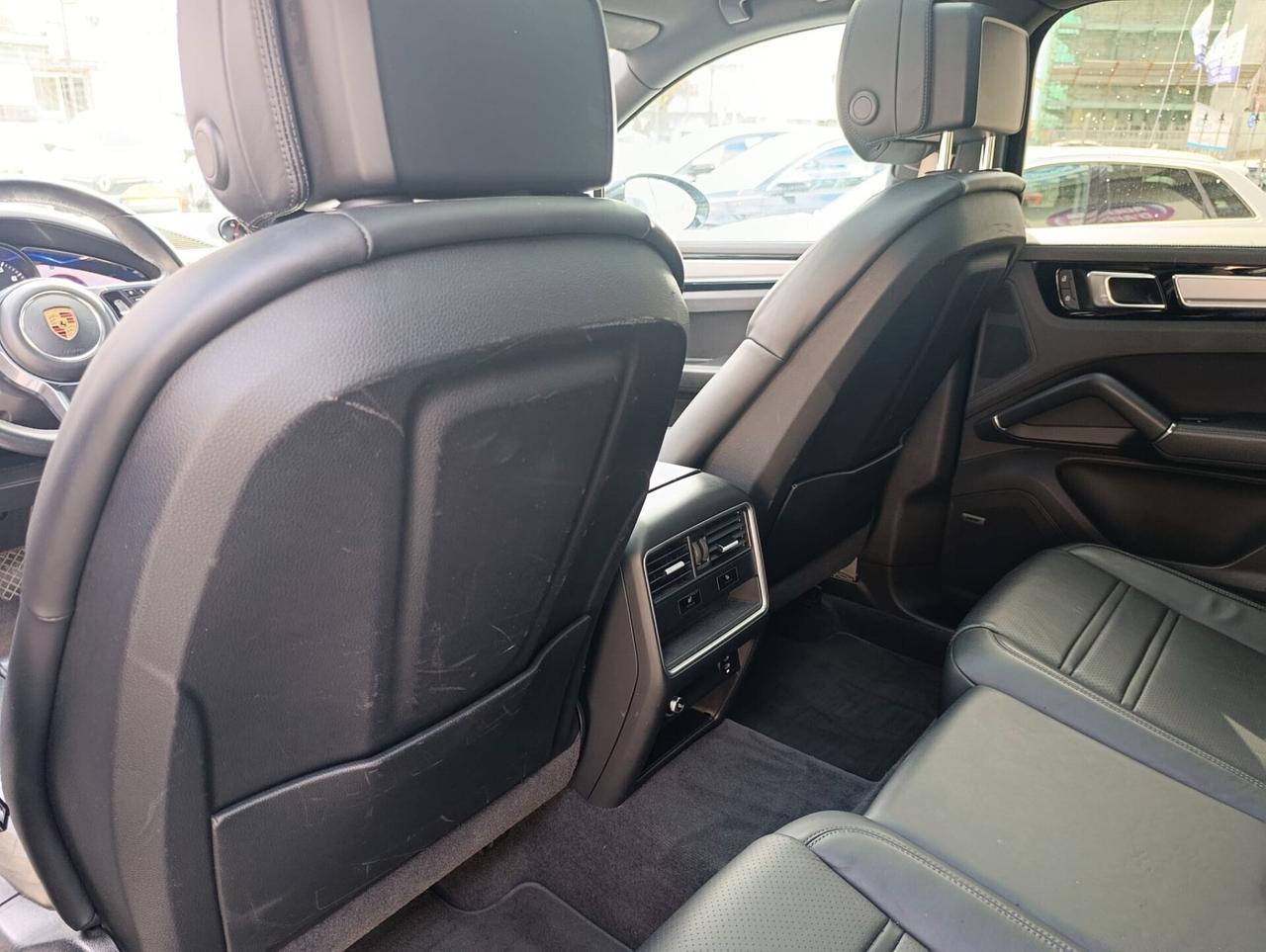 Porsche Cayenne Coupé 3.0 V6 Platinum Edition