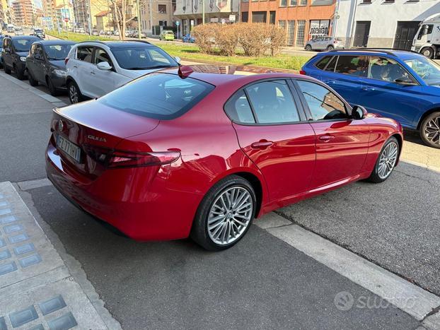 ALFA ROMEO Giulia 2.2 Turbodiesel 160 CV AT8 Bus