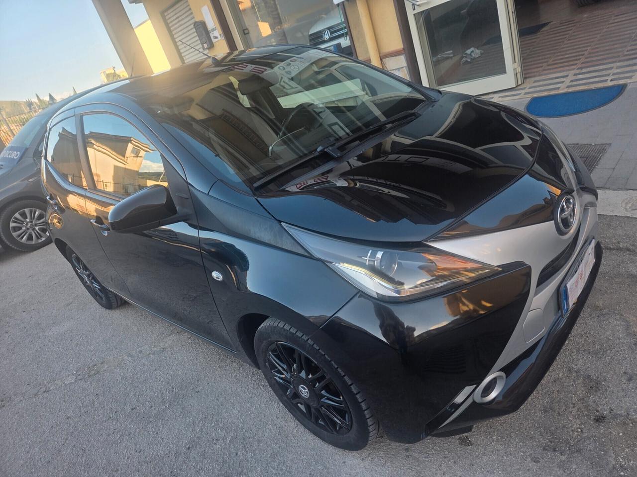 TOYOTA AYGO 1.0 BENZ 70 CV AUTOMATICA KM CERTIFICATI