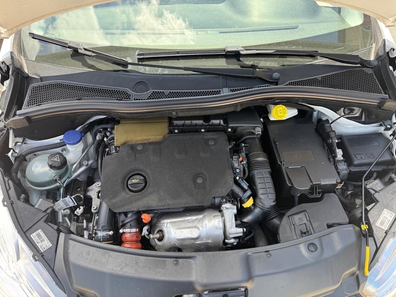 Peugeot 208 BlueHDi 100 navigaz CASTELLETTO 8