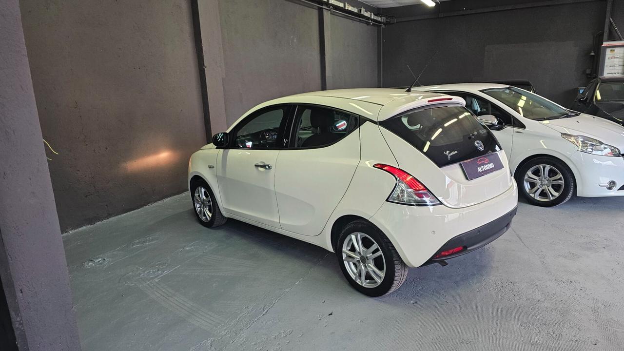 Lancia Ypsilon 0.9 TwinAir 85 CV 5 porte S&S Gold