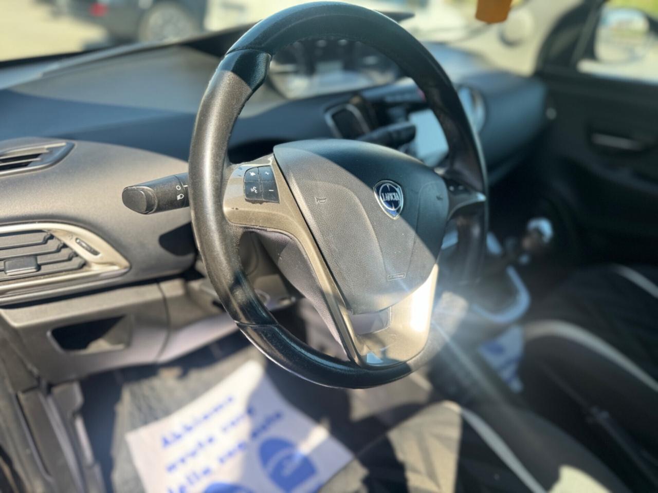 Lancia Ypsilon 1.2 69 CV 5 porte Platinum 2016