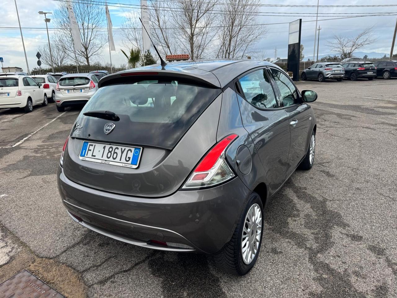 Lancia Ypsilon 1.2 BENZ NEOPTENTATI 2017