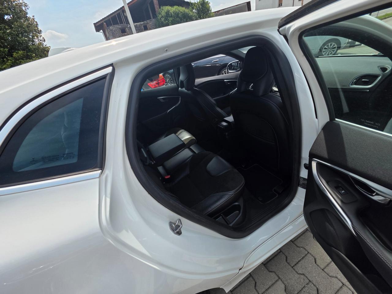 Volvo V40 D2 1.6 R-design Kinetic