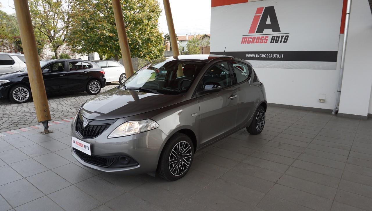Lancia Ypsilon 1.0 firefly hybrid Silver Plus s&s 70cv