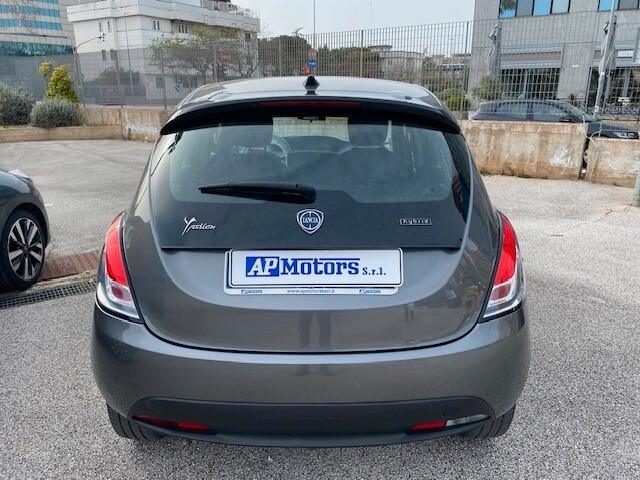 Lancia Ypsilon 1.0 FireFly 5 porte S&S Hybrid Silver Plus
