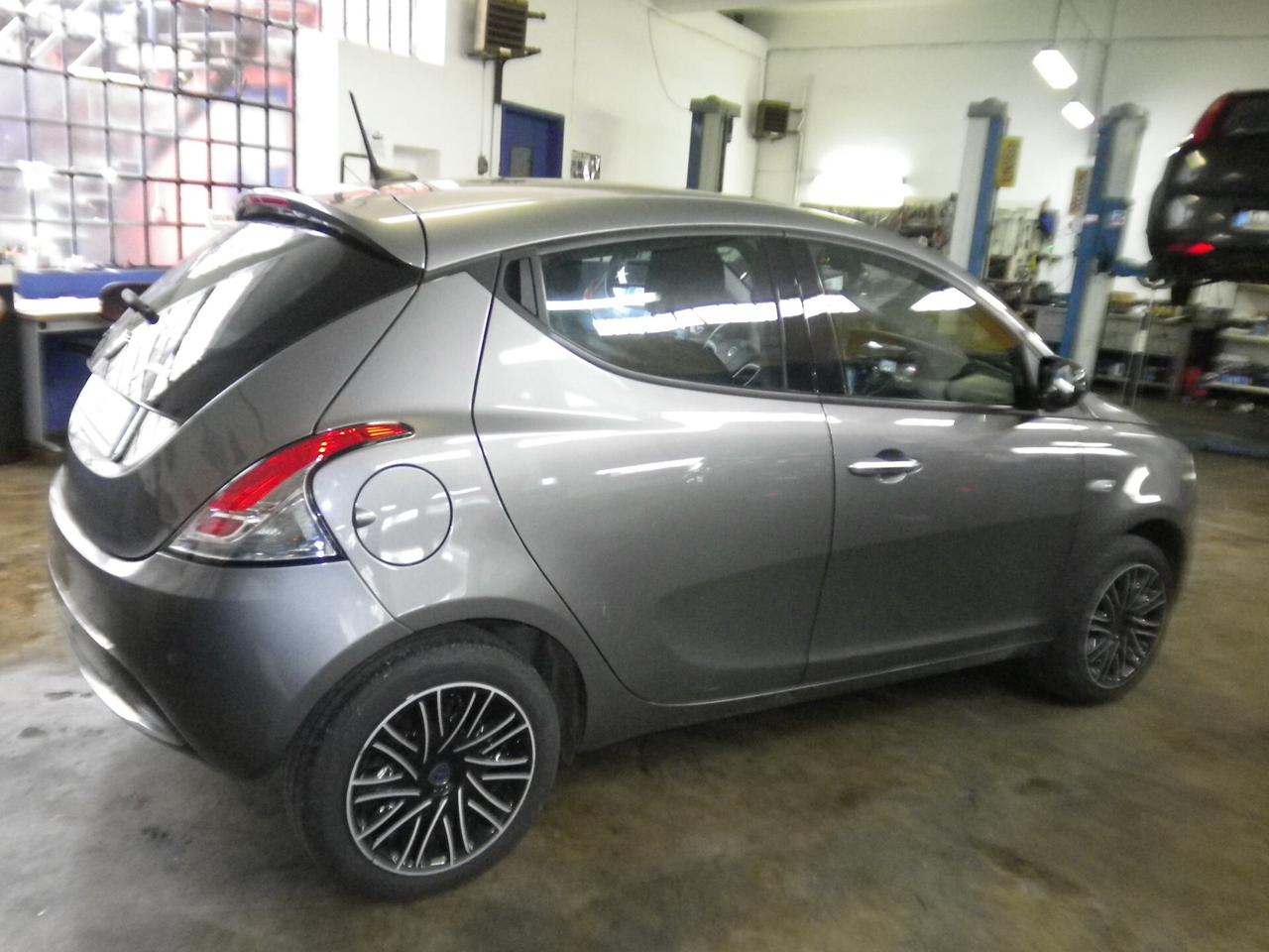 Lancia Ypsilon 1.0 FireFly 5 porte S&S Hybryd Gold