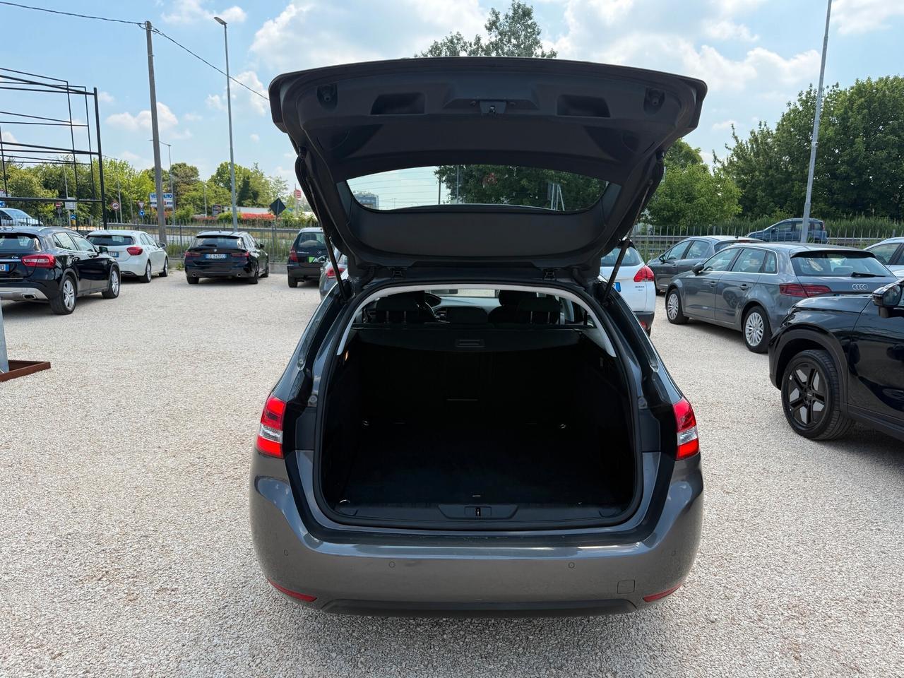 Peugeot 308 BlueHDi 130 S&S EAT6 SW Allure