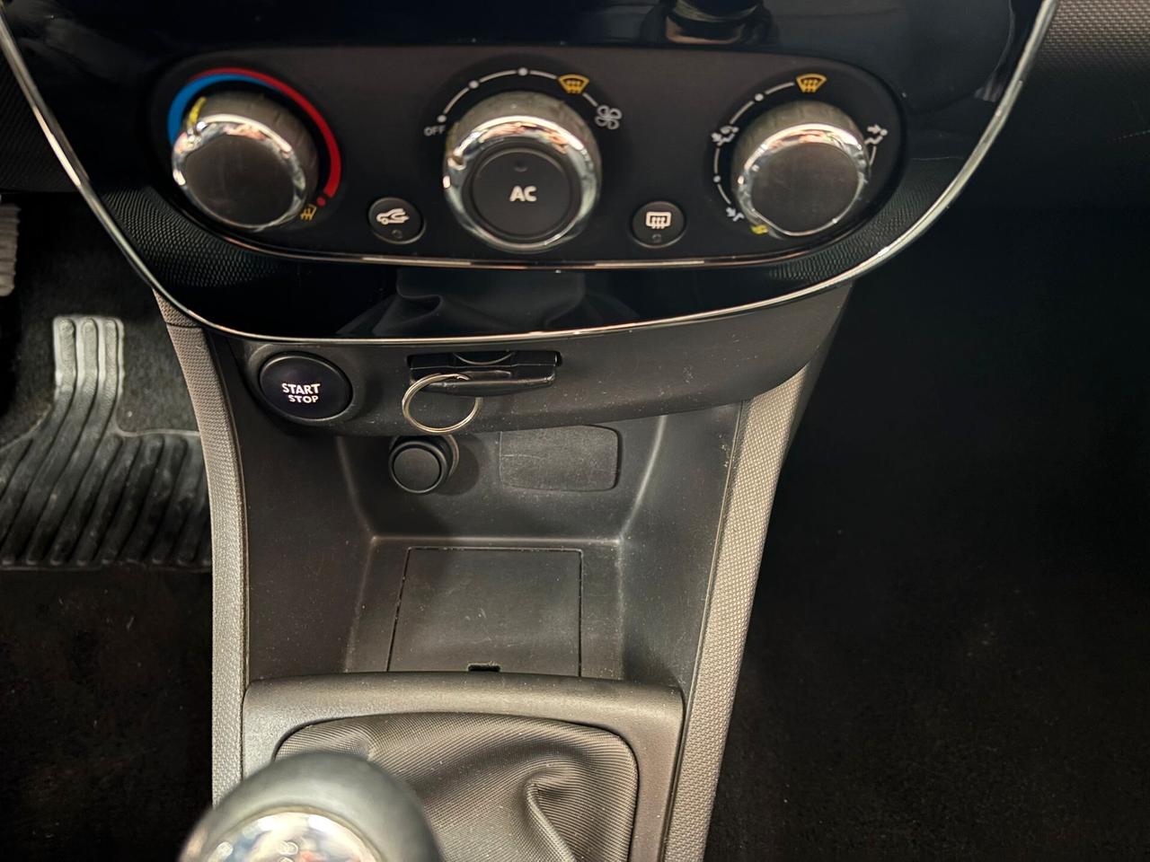 Renault Clio 1.2 75CV 5 porte Wave