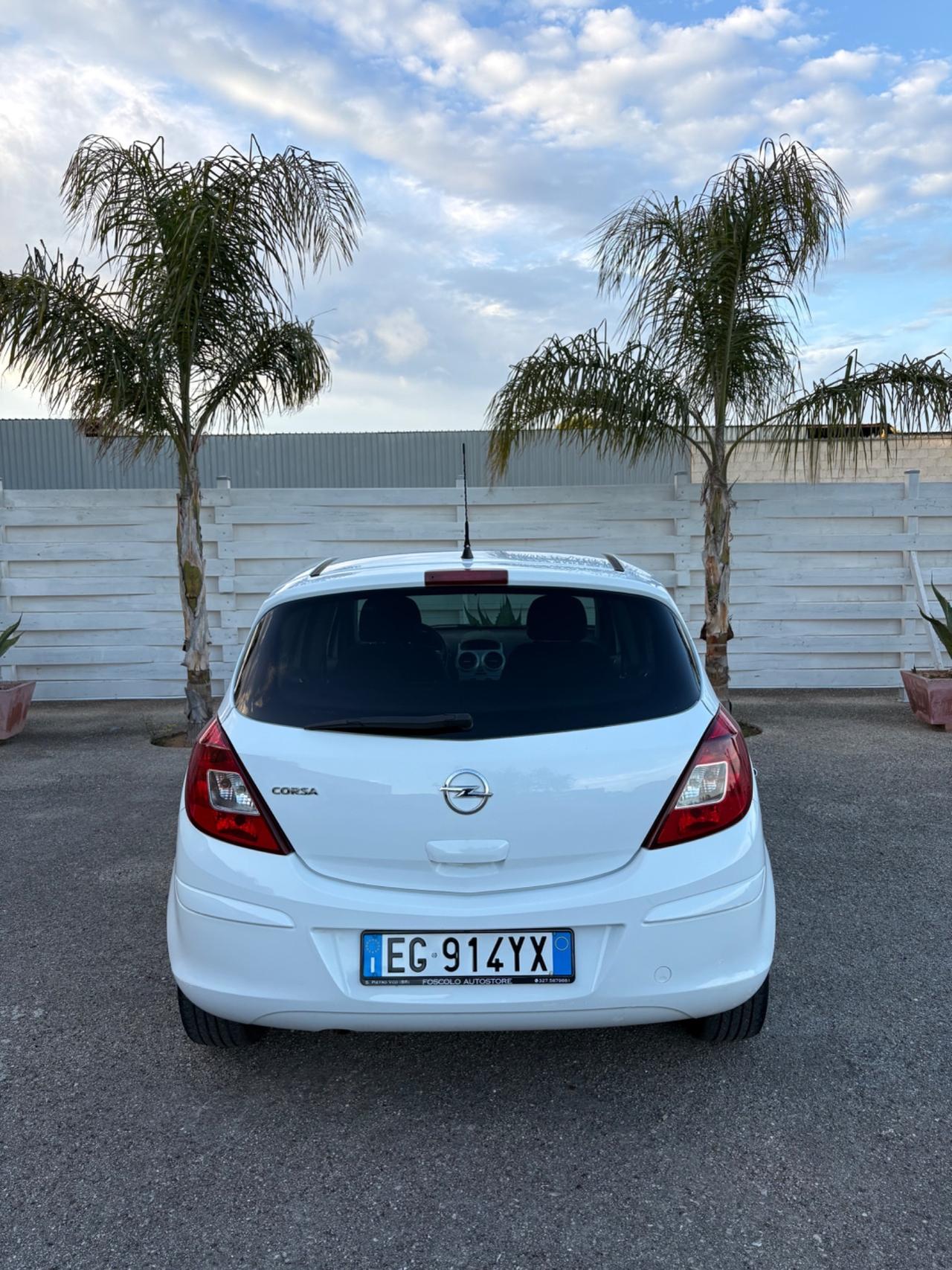 Opel Corsa 1.2 5 porte Cosmo