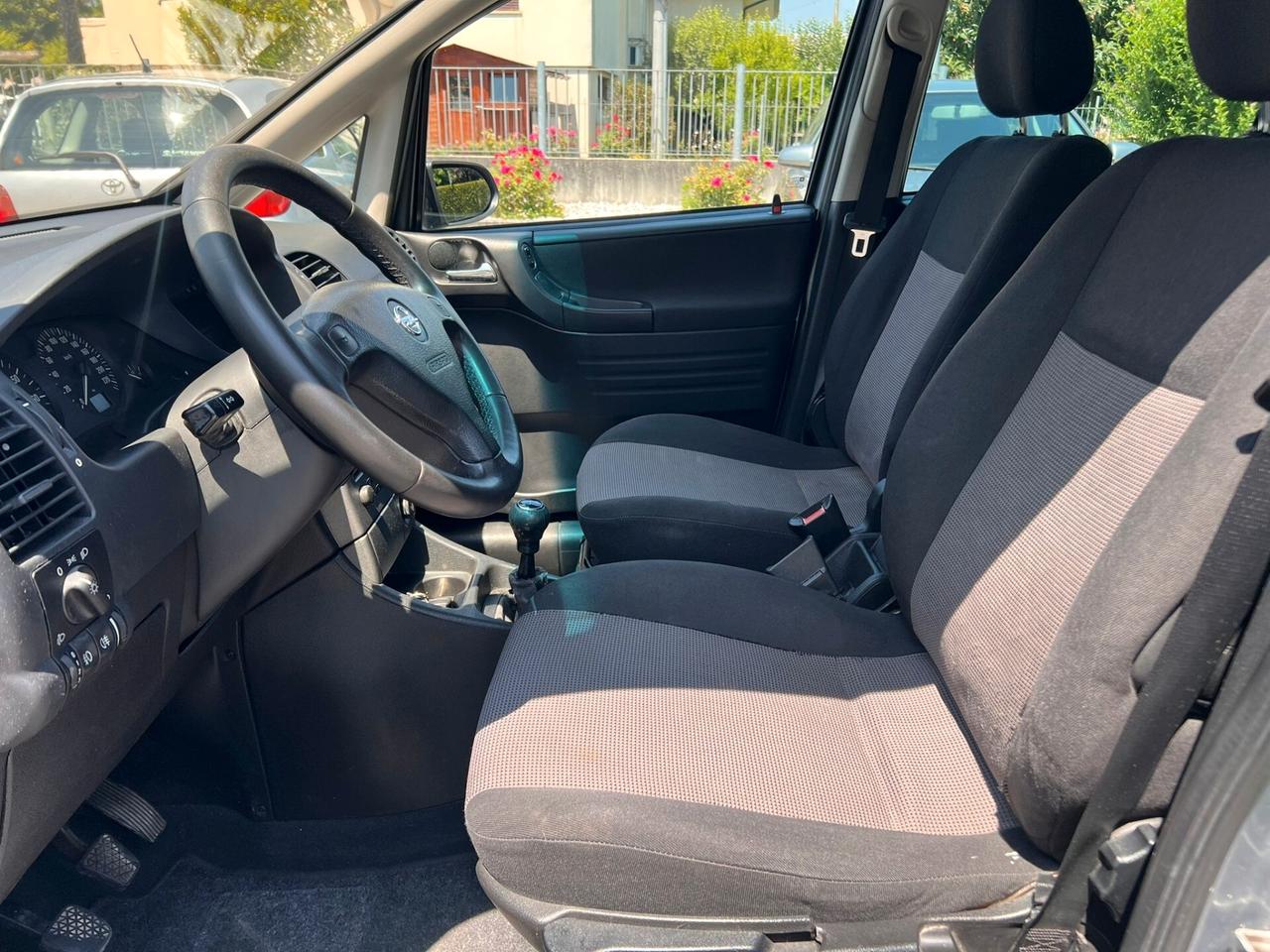 Opel Zafira 7 POSTI