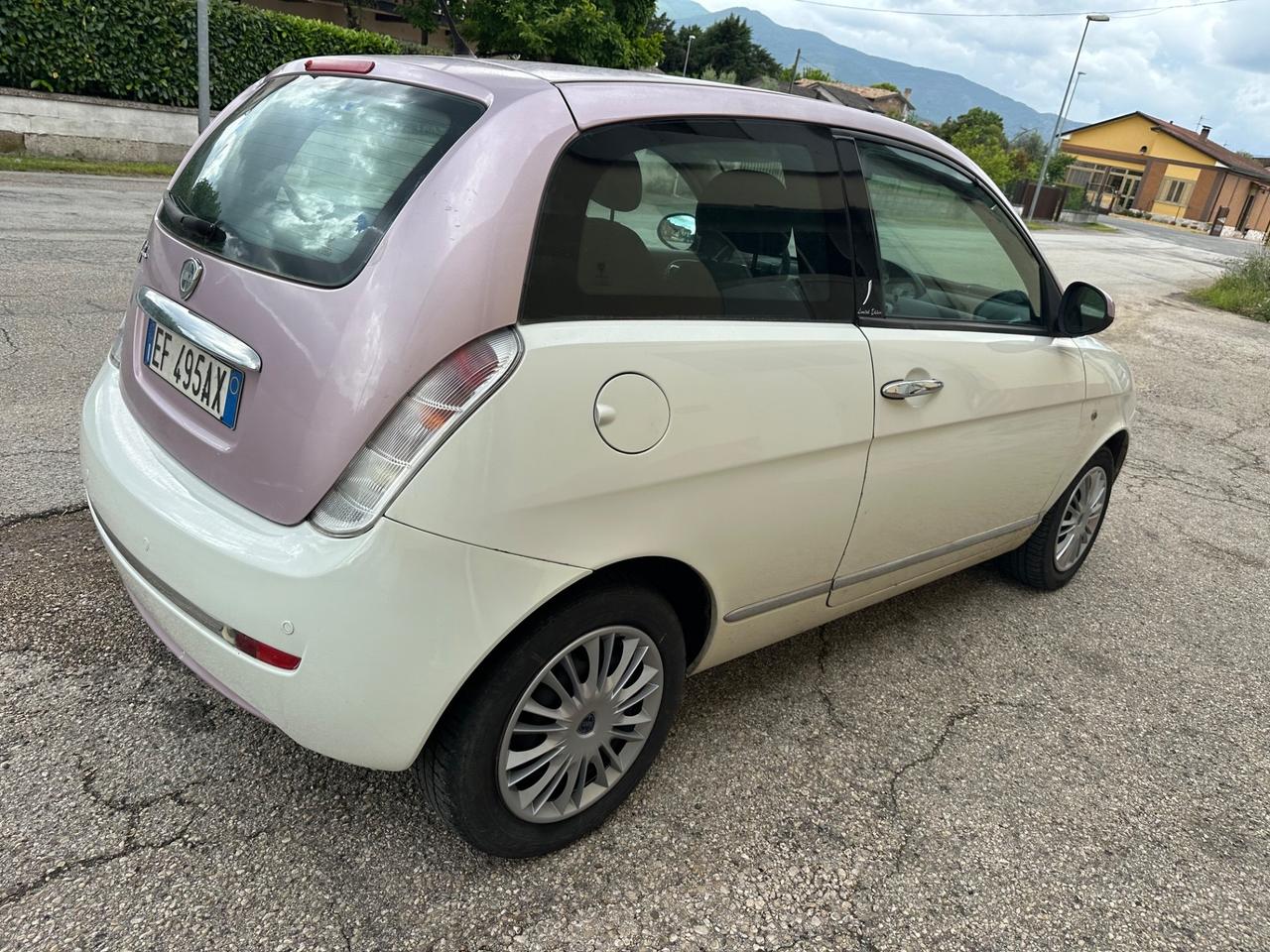 Lancia Ypsilon 1.3 MJT 75 CV Unyca