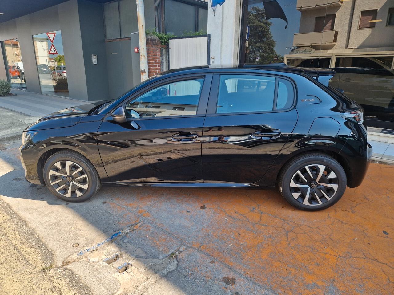 Peugeot 208 Hybrid 100 e-DCS6 Style