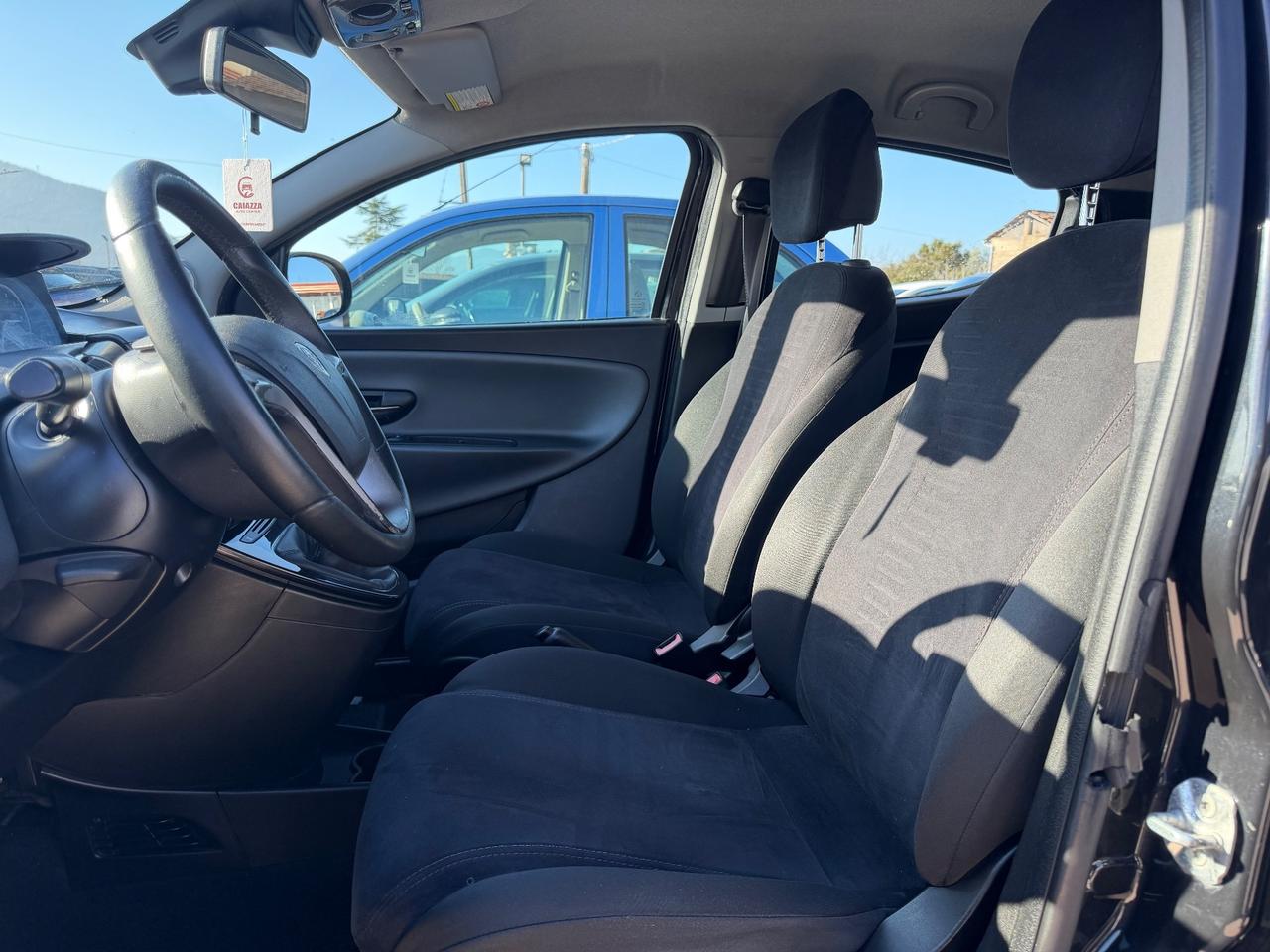 Lancia Ypsilon 0.9 TwinAir 85 CV 5 porte Metano Ecochic Silver