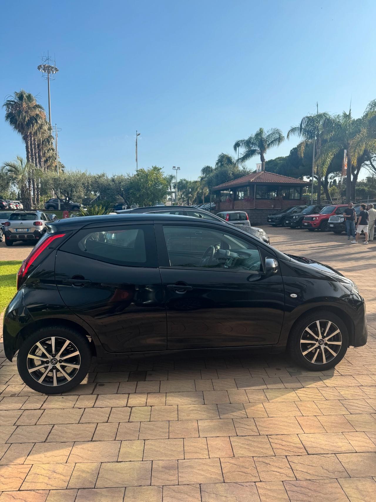 Toyota Aygo Connect 1.0 VVT-i 72 CV 5 porte x-clusiv