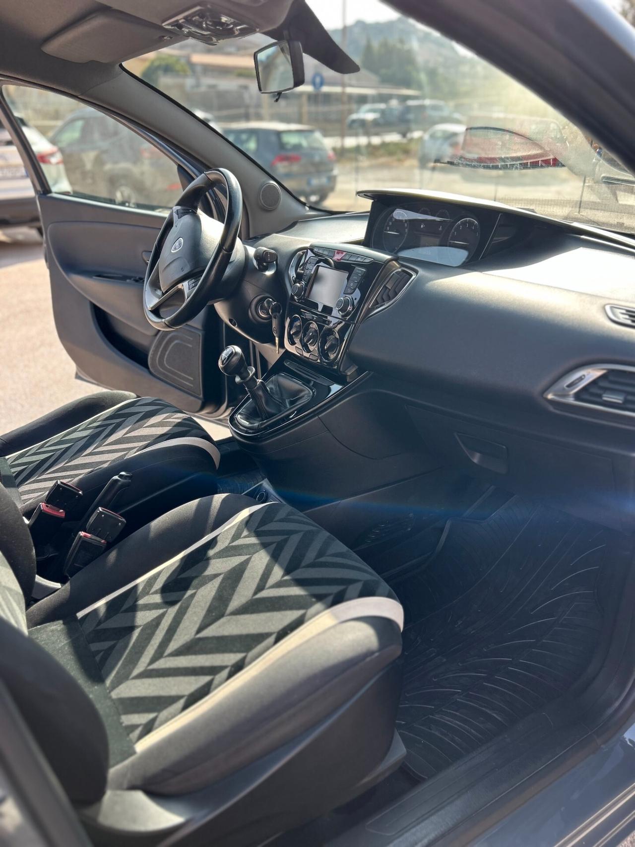 Lancia Ypsilon 1.2 69 CV 5 porte Platinum 08/2018