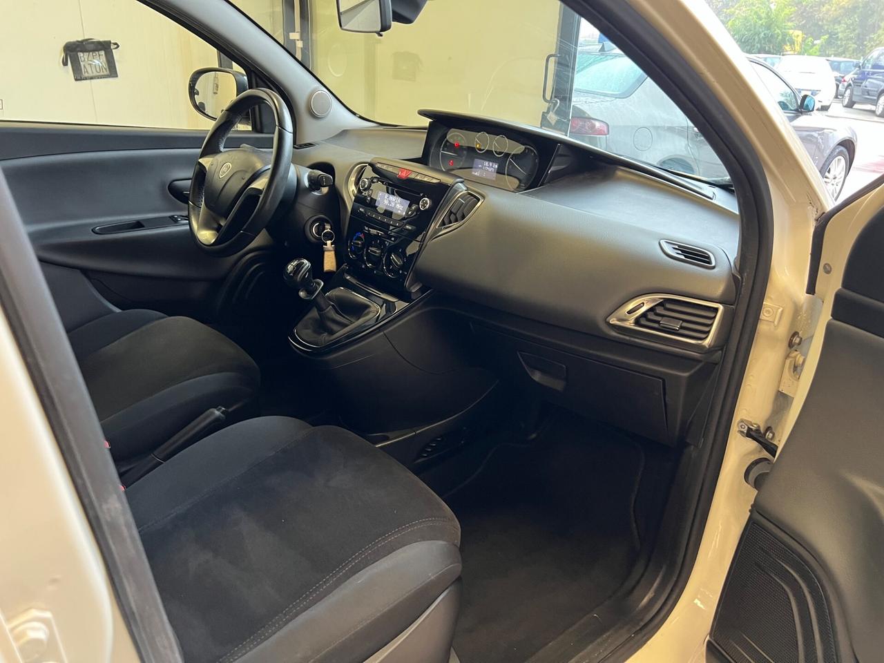 Lancia Ypsilon 0.9 TwinAir 85 CV 5 porte Metano Ecochic Elefantino