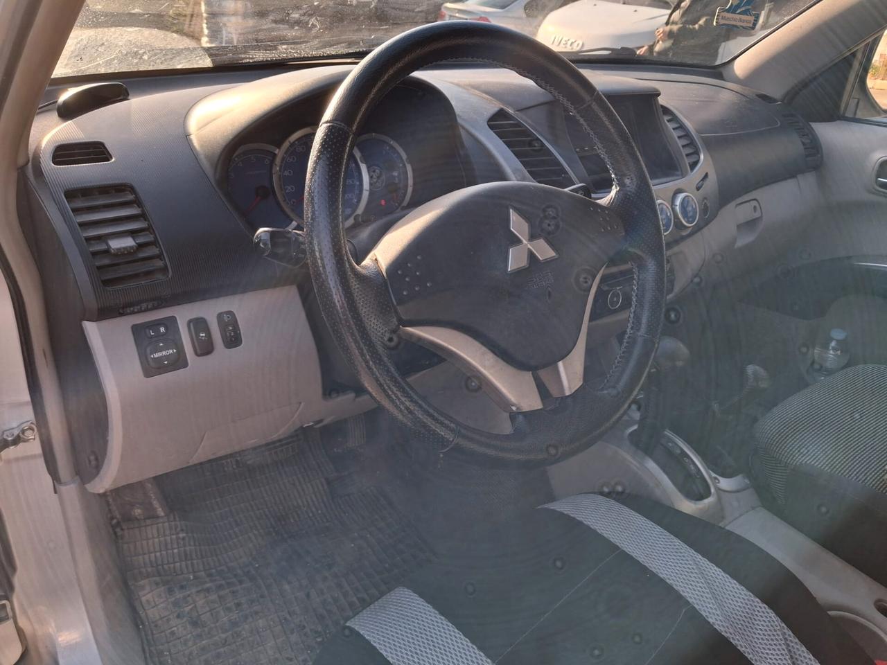 Mitsubishi L200 2.5 DI-D/136CV DC Invite Plus