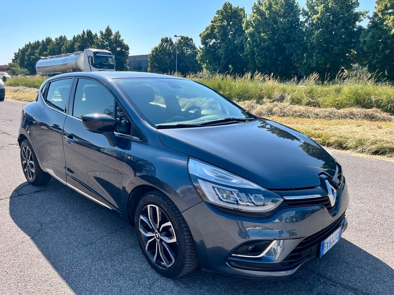 Renault Clio TCe 12V 90 CV 5 porte Moschino Zen