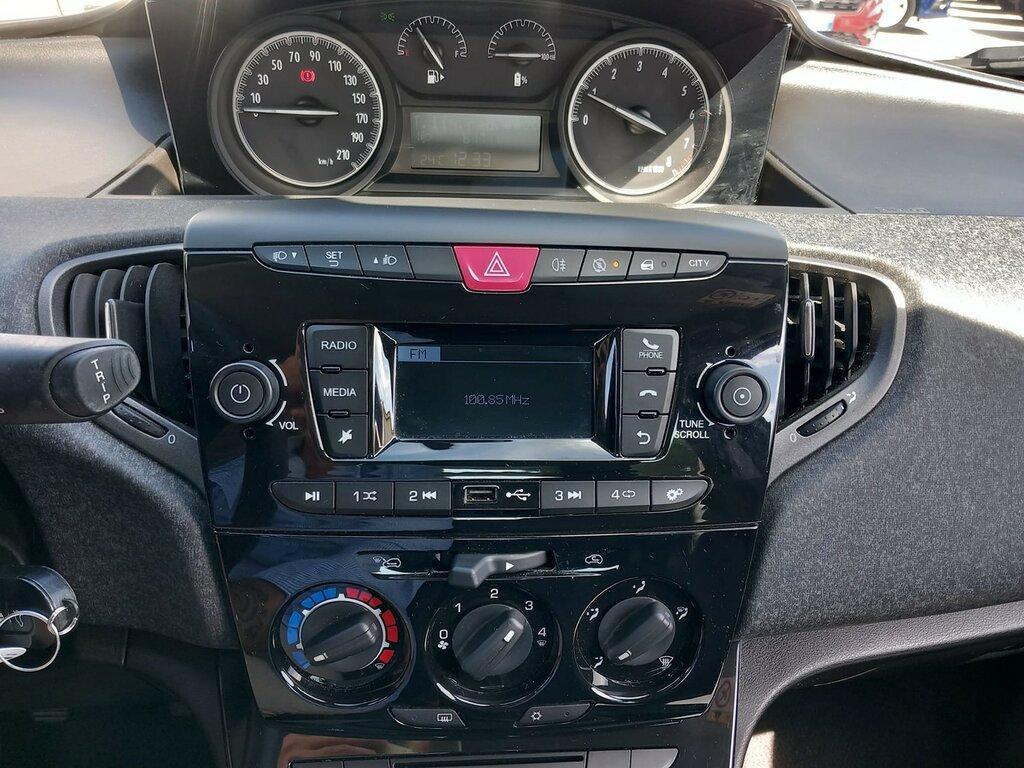 Lancia Ypsilon 5 Porte 1.0 FireFly Hybrid Silver