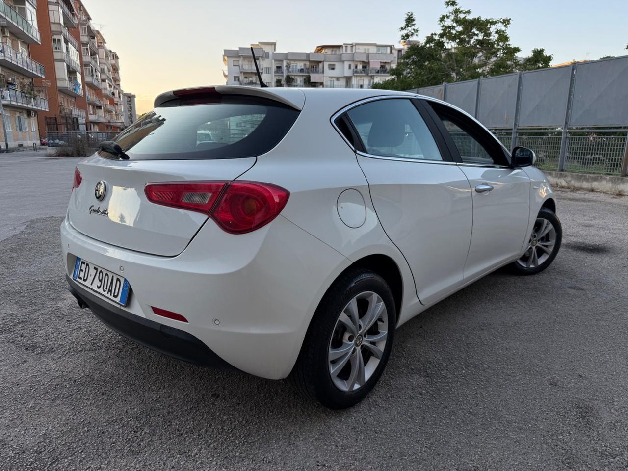 Alfa Romeo Giulietta 1.6 JTDm-2 105 CV Distinctive Full Perfetta