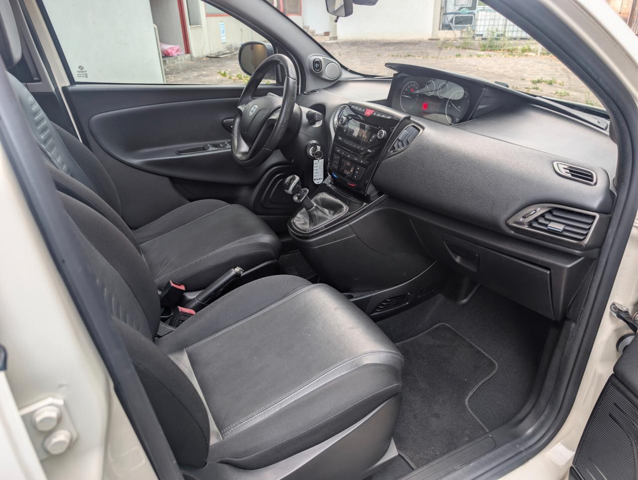 Lancia Ypsilon 1.2 69 CV 5 porte GPL Ecochic Platinum