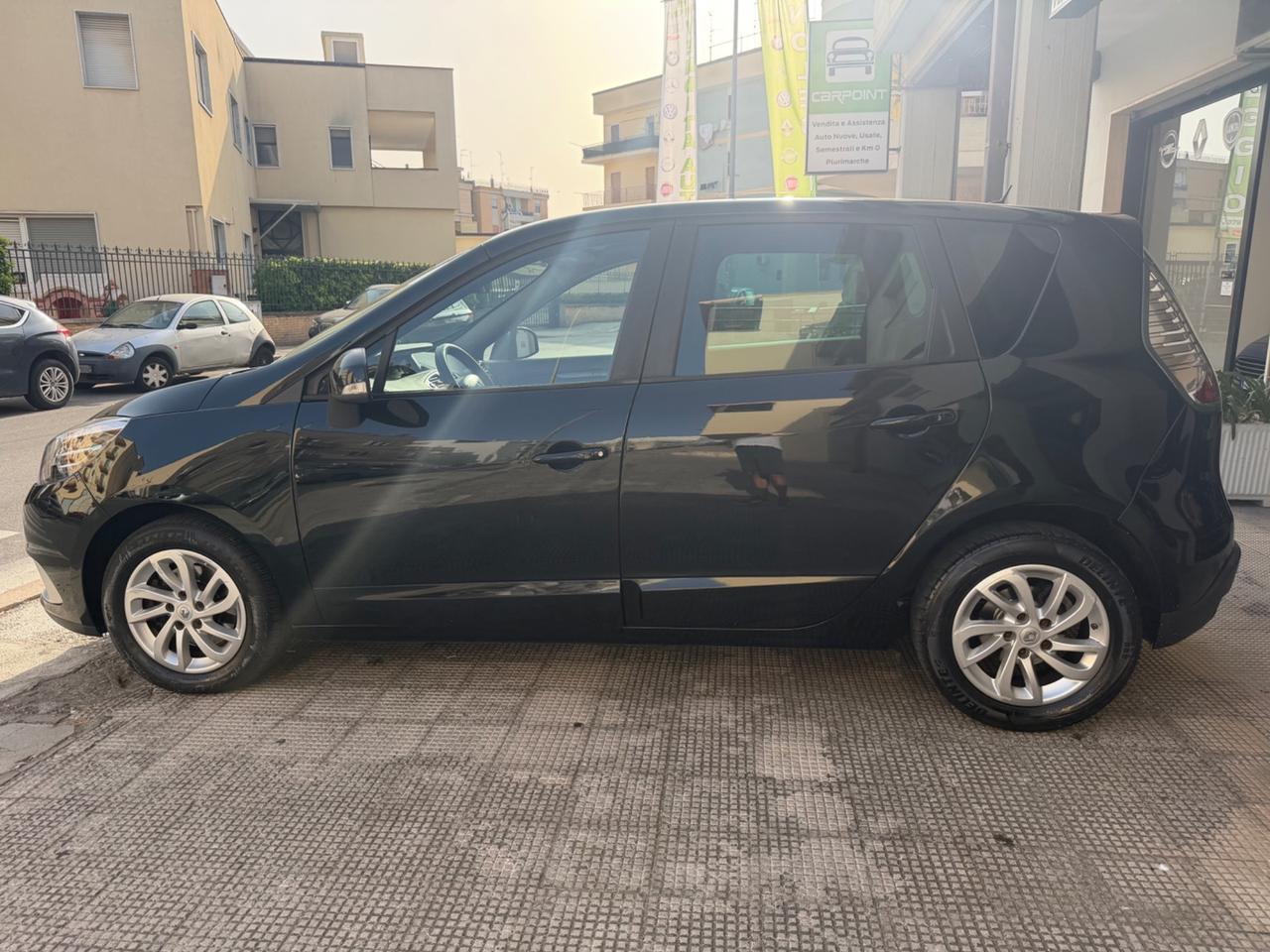 Renault Scenic Scénic XMod dCi 110 CV EDC Limited