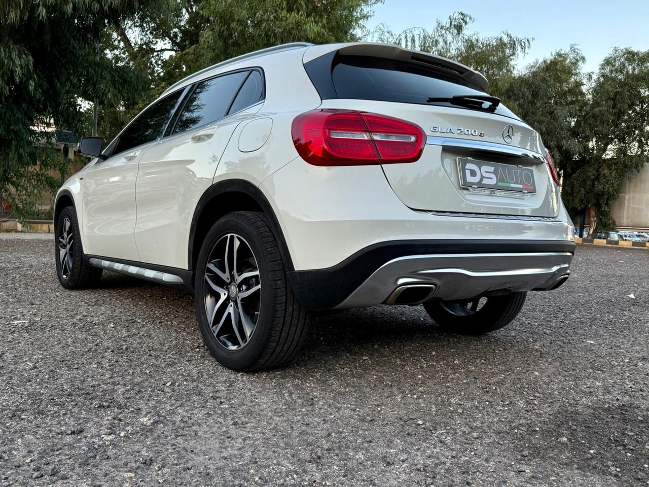 MERCEDES- BENZ GLA 200 D AUTOMATIC SPORT