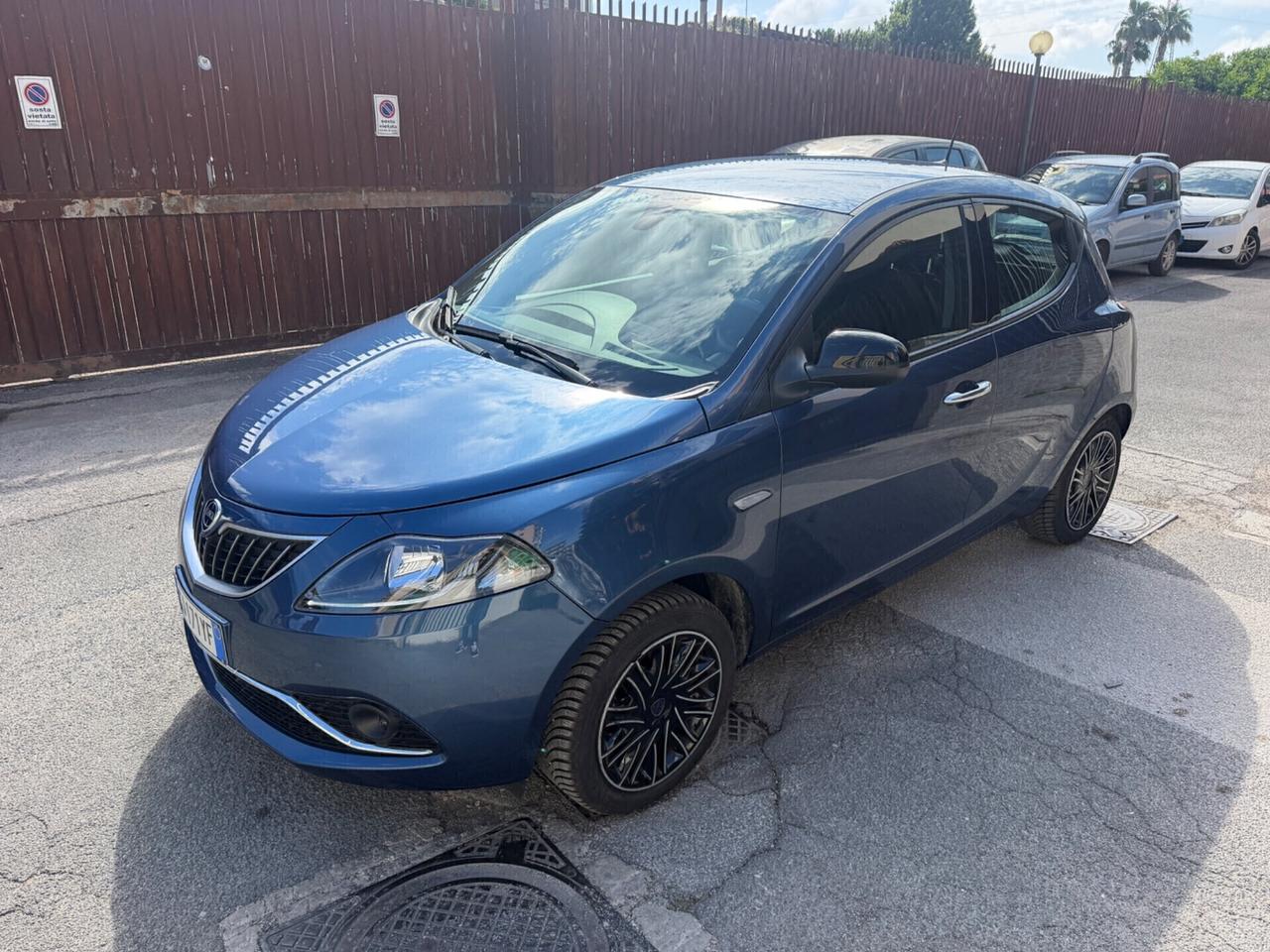 Lancia Ypsilon 1.0 FireFly 5 porte S&S Hybrid Alberta Ferretti
