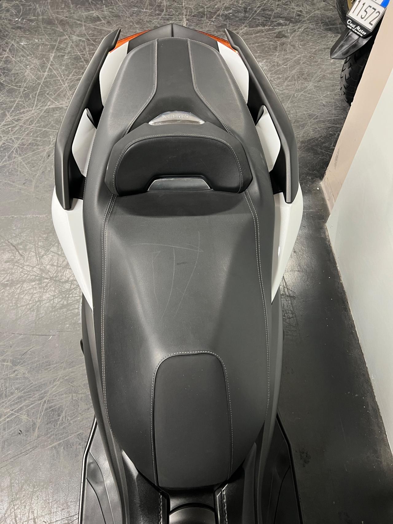 Yamaha X-Max 300