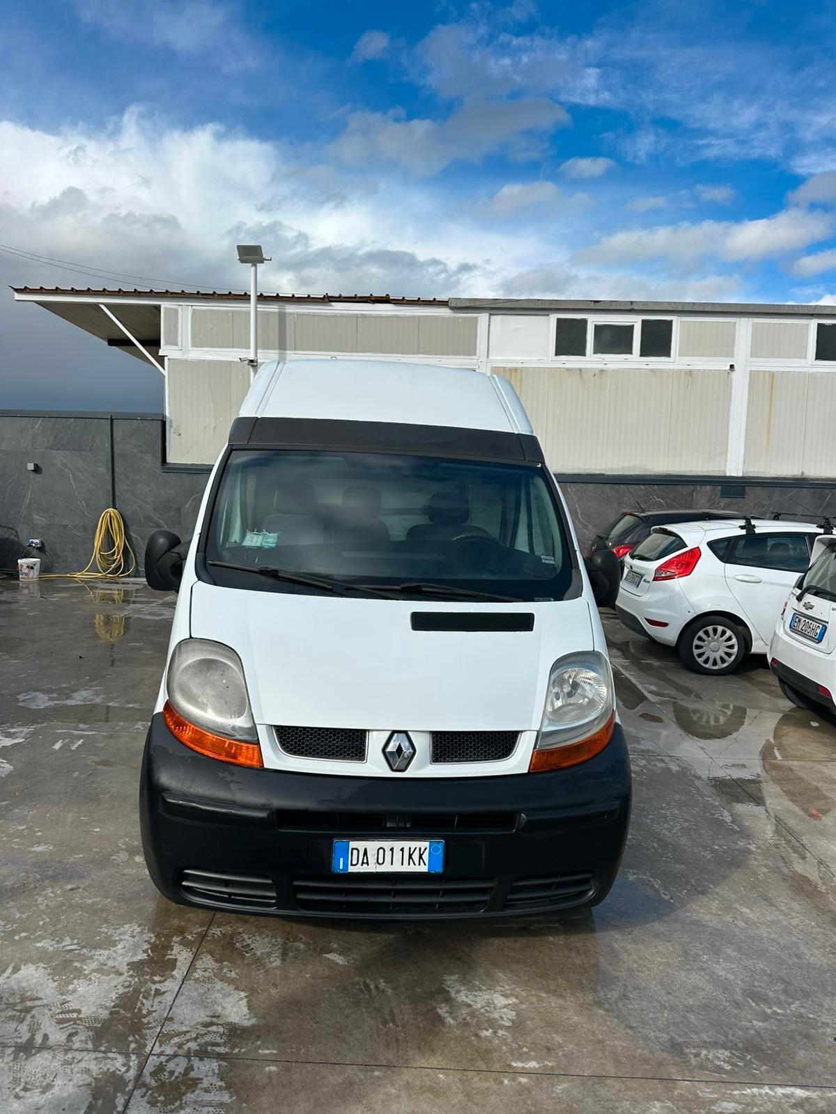 FORD TRAFIC TETTO ALTO CON PEDANA IDRAULICA