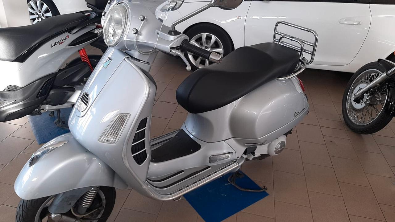 Piaggio Vespa 250 GTS