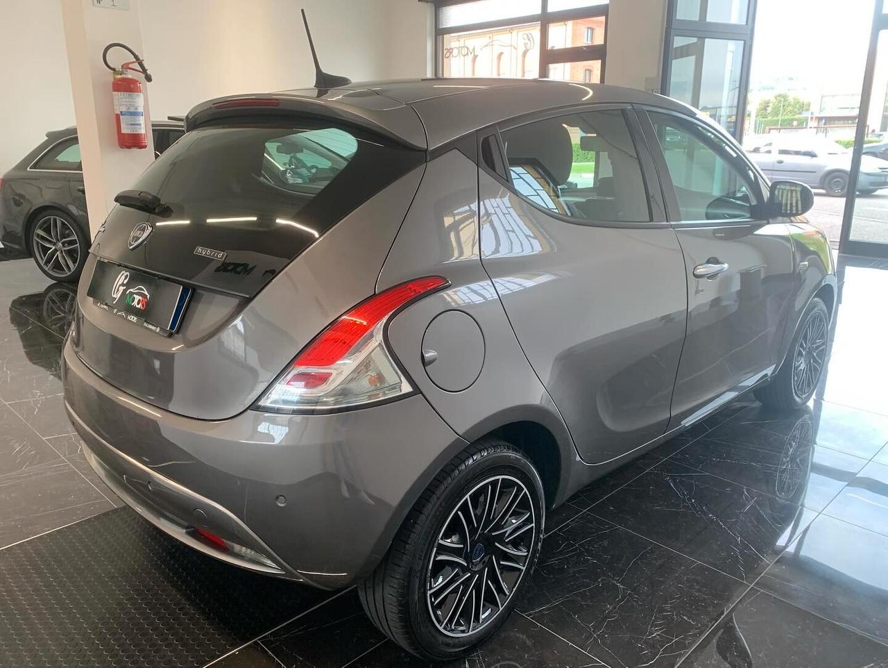 Lancia Ypsilon 1.0 FireFly 5 porte S&S Hybrid NEOPATENTATO